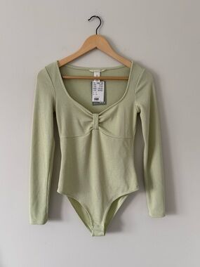 NWT H&M Light Green Ribbed Long-Sleeve Knot-Front Bodysuit (size small)